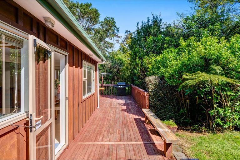 Photo of property in 6 Chenery Road, Red Beach, 0932