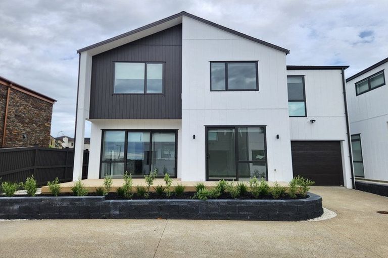 Photo of property in 15 Matterhorn Crescent, Northpark, Auckland, 2013