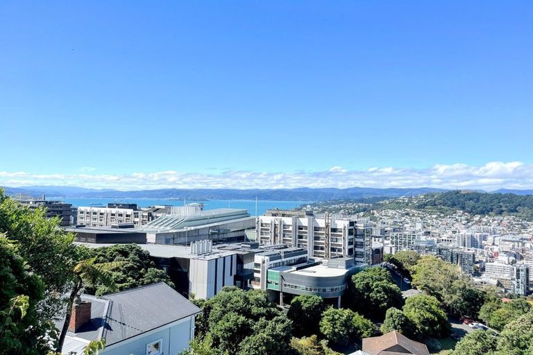 Photo of property in 2 Springfield Terrace, Kelburn, Wellington, 6012