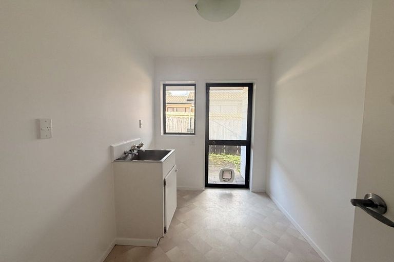 Photo of property in 53 Mirrabooka Avenue, Botany Downs, Auckland, 2010