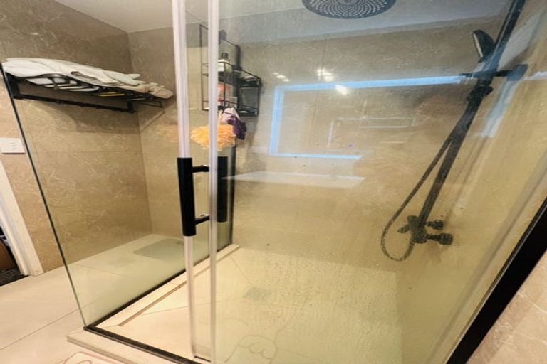 Photo of property in 391 Roscommon Road, Clendon Park, Auckland, 2103