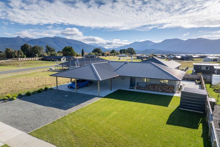 Photo of property in 22 Marakura Drive, Te Anau, 9600