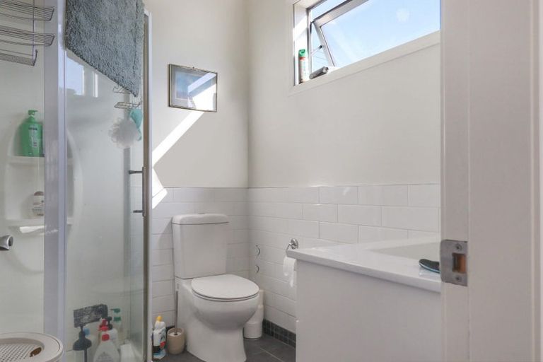 Photo of property in 8 Lewer Street, Karori, Wellington, 6012