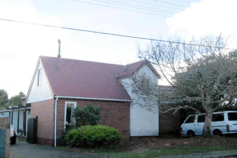 Photo of property in 21 Walton Road, Paraparaumu Beach, Paraparaumu, 5032