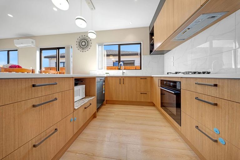 Photo of property in 26 Survila Street, Takanini, 2110