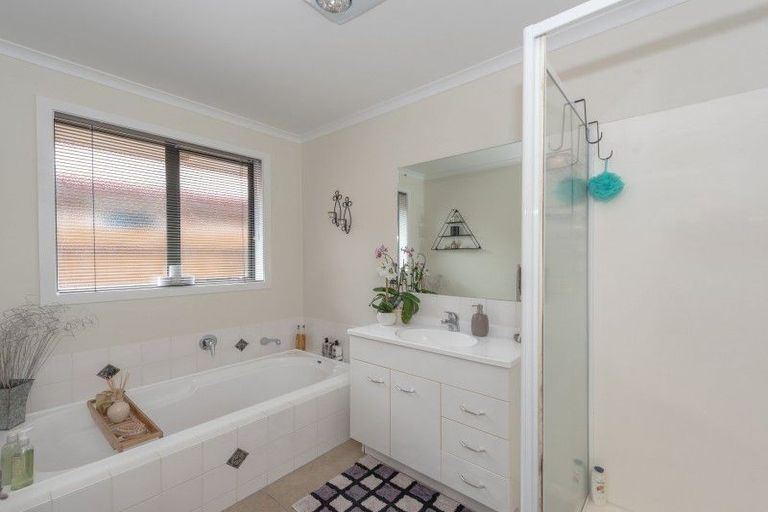 Photo of property in 64 Nielsen Gardens, Rototuna, Hamilton, 3210