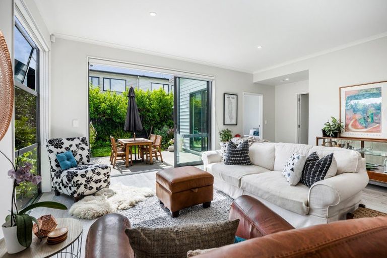 Photo of property in 16 Sacred Kingfisher Road, Hobsonville, Auckland, 0616