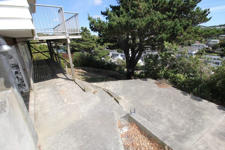 Photo of property in 40 Bancroft Terrace, Newlands, Wellington, 6037