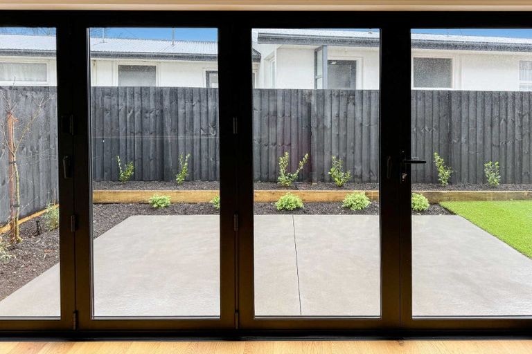 Photo of property in 2/117 Hills Road, Edgeware, Christchurch, 8013