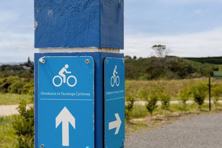 Photo of property in Waterview Estate, 30/4 Greystone Place, Omokoroa, 3114