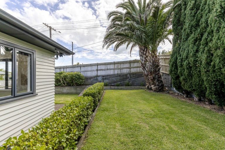 Photo of property in 1 Ranfurly Street, Frankleigh Park, New Plymouth, 4310