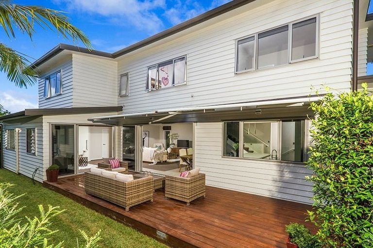 Photo of property in 2/6 Sandford Street, Campbells Bay, Auckland, 0630