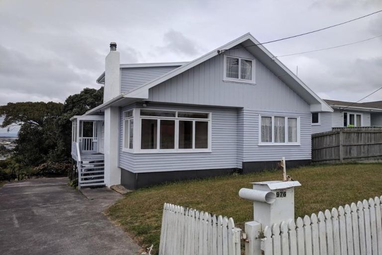 Photo of property in 976 East Coast Road, Northcross, Auckland, 0632