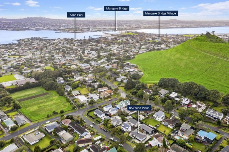 Photo of property in 8a Steen Place, Mangere Bridge, Auckland, 2022