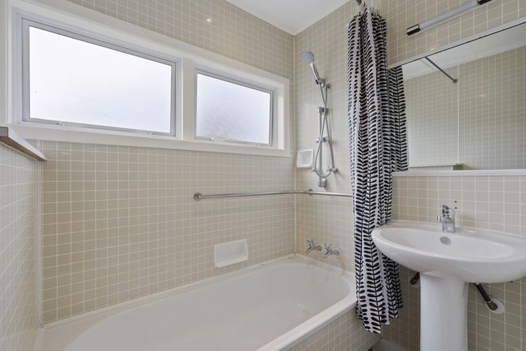 Photo of property in 51 Tarahua Road, Welbourn, New Plymouth, 4310