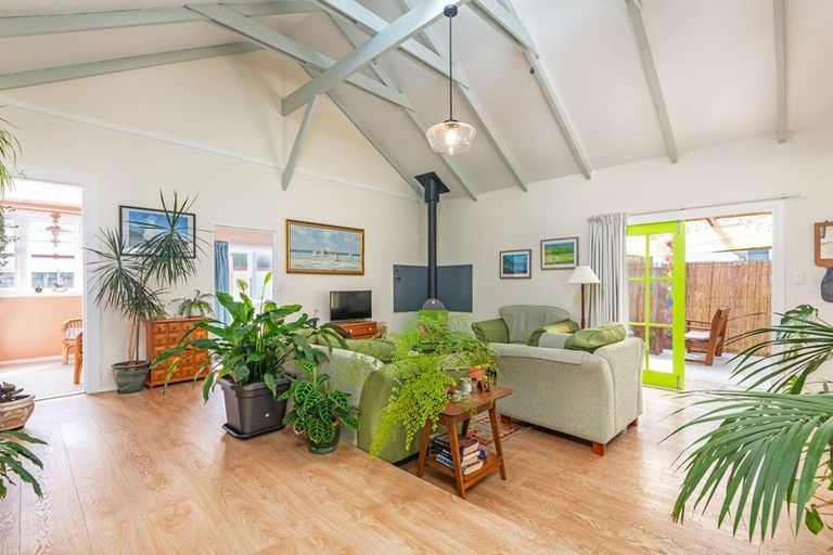 Photo of property in 34 Koputara Road, Himatangi Beach, Foxton, 4891