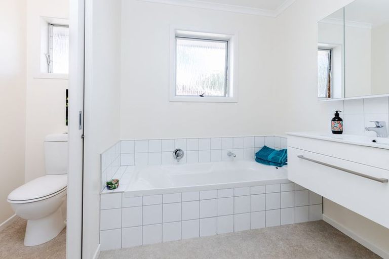 Photo of property in 11 Fiona Place, Dinsdale, Hamilton, 3204