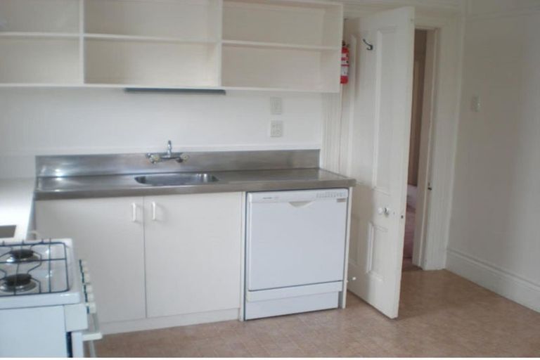 Photo of property in 15 Kenwyn Terrace, Newtown, Wellington, 6021