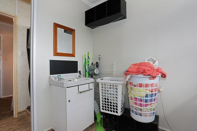 Photo of property in 100 Lethbridge Street, Feilding, 4702