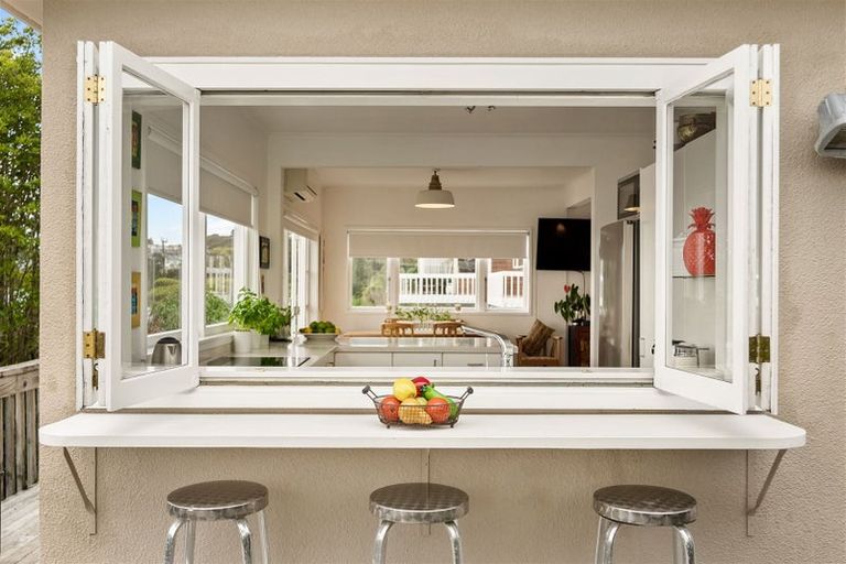 Photo of property in 1/94 Island Bay Road, Beach Haven, Auckland, 0626