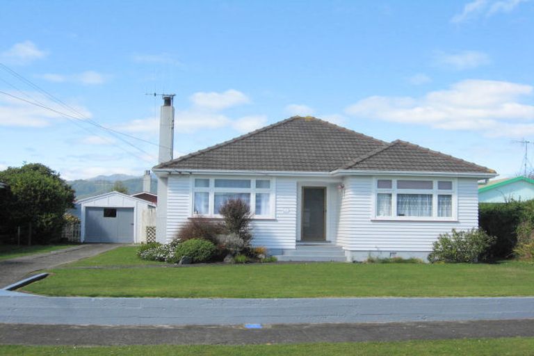 Photo of property in 12 Bowen Street, Levin, 5510