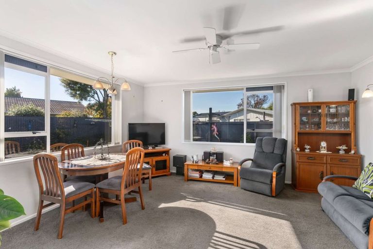 Photo of property in 26 Royal Park Drive, Parklands, Christchurch, 8083