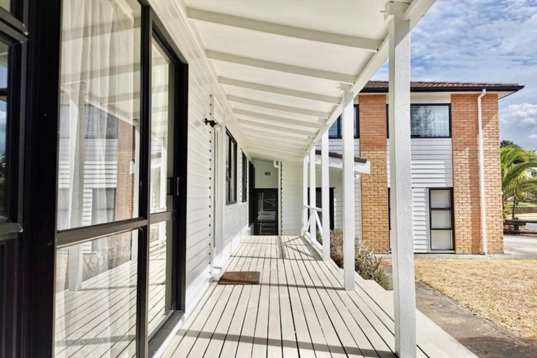 Photo of property in 1 Mark Edward Drive, Half Moon Bay, Auckland, 2012