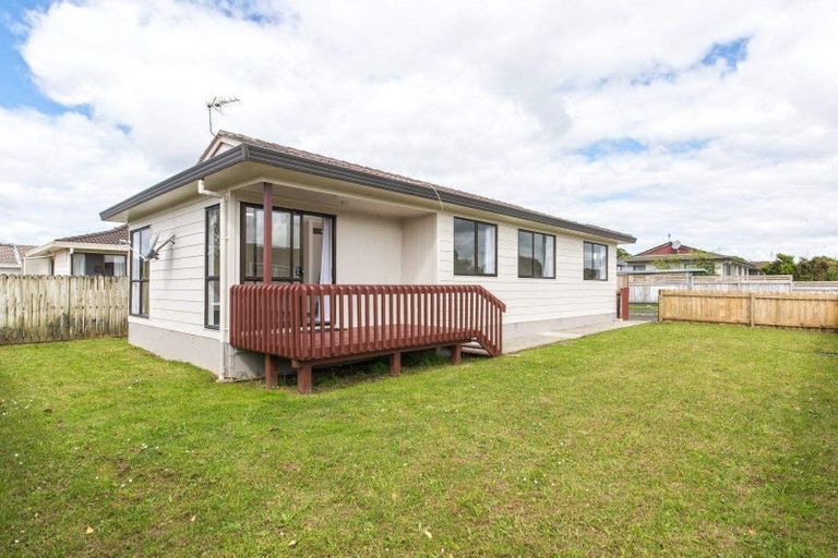 Photo of property in 1/229 Waitemata Drive, Ranui, Auckland, 0612