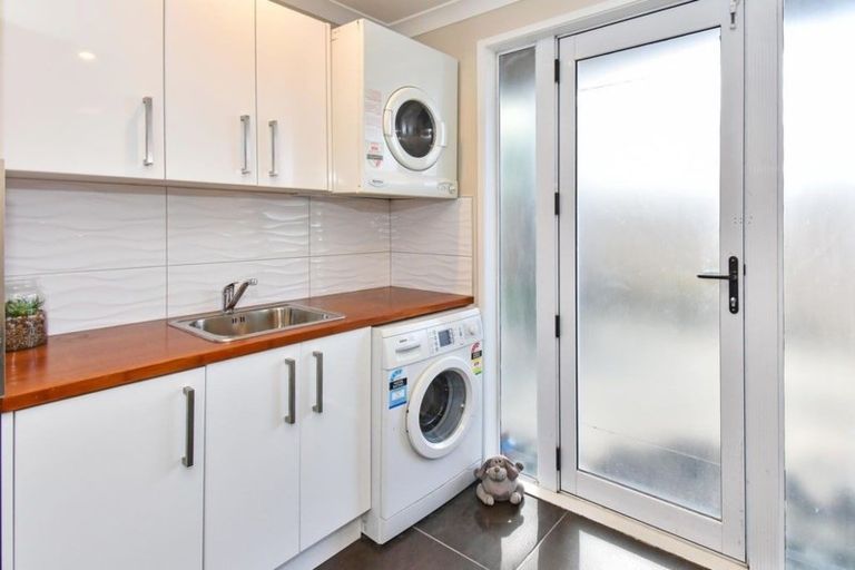 Photo of property in 19 Stella Drive, Clarks Beach, 2122