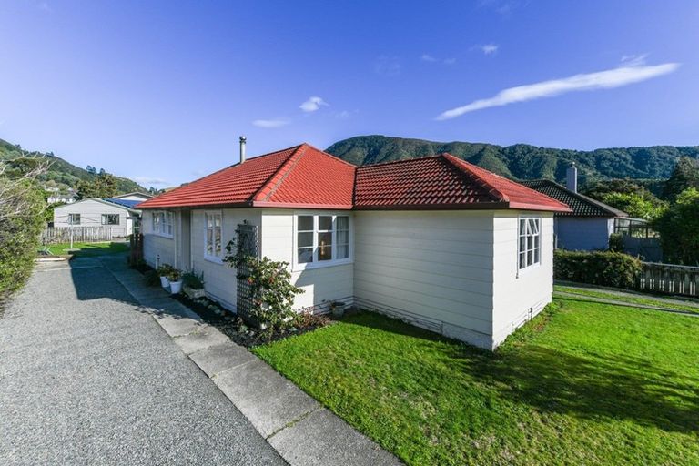 Photo of property in 29 Oxford Street, Picton, 7220