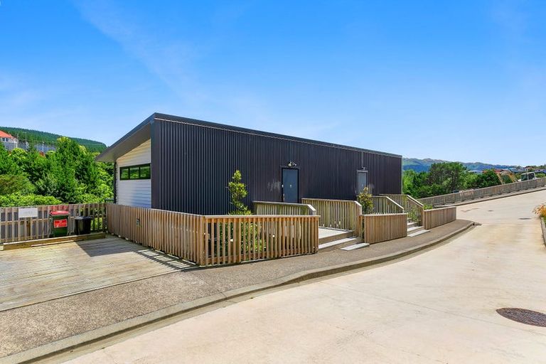 Photo of property in 4 William Earp Place, Tawa, Wellington, 5028