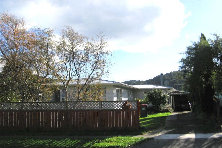 Photo of property in 3 Mitimiti Grove, Wainuiomata, Lower Hutt, 5014