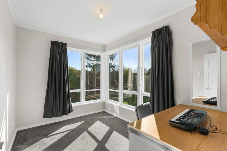 Photo of property in 14 Earnslaw Crescent, Bryndwr, Christchurch, 8053