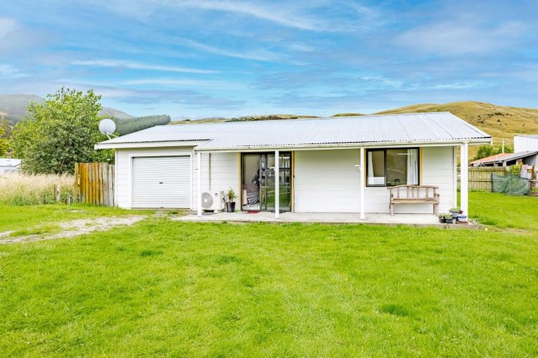 Photo of property in 19 Dundas Street, Porangahau, 4293
