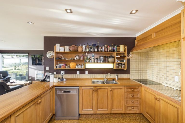 Photo of property in 38 Titirangi Drive, Fitzherbert, Palmerston North, 4471