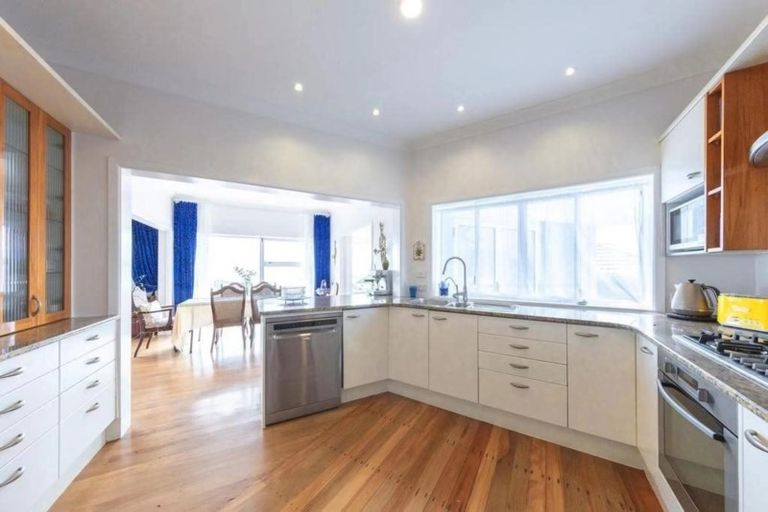 Photo of property in 84 Mellons Bay Road, Mellons Bay, Auckland, 2014