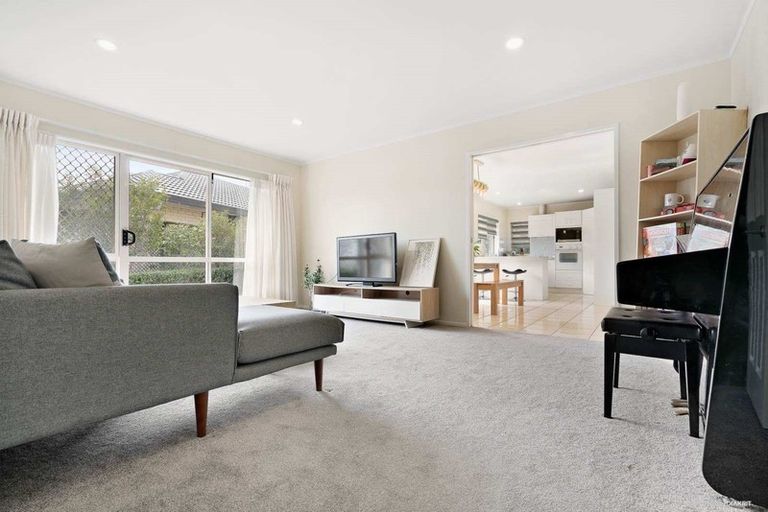 Photo of property in 3/9 Dunn Place, Farm Cove, Auckland, 2010