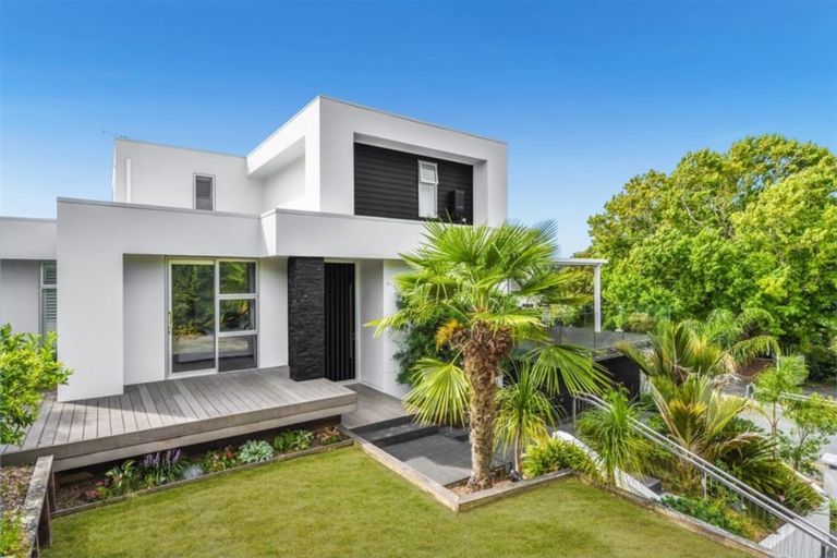 Photo of property in 133 Lake Crescent, Hamilton Lake, Hamilton, 3204