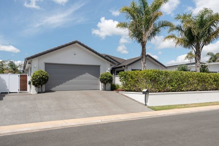 Photo of property in 37 Oceania Sands Way, Papamoa Beach, Papamoa, 3118