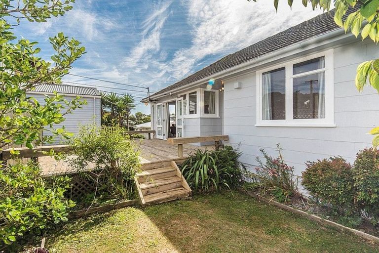 Photo of property in 15 Morgan Street, Johnsonville, Wellington, 6037