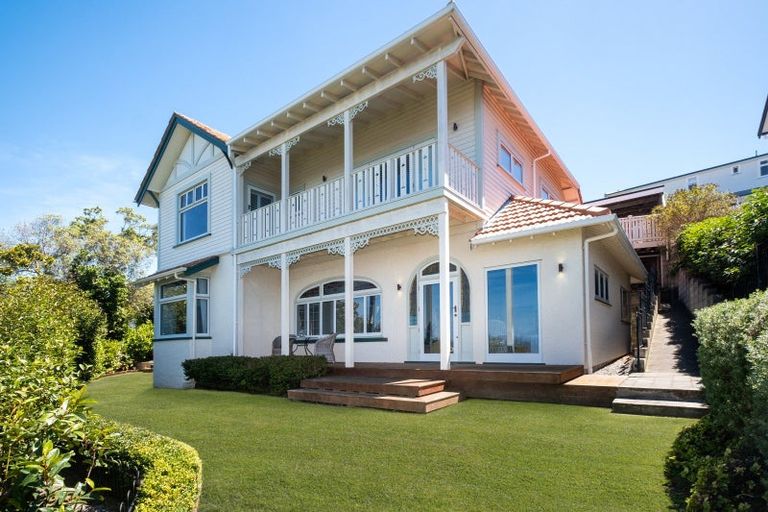 Photo of property in 8 Cobden Road, Bluff Hill, Napier, 4110