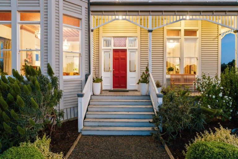 Photo of property in 111 Wharf Road, Clarks Beach, Pukekohe, 2679