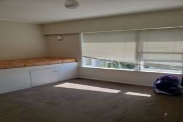 Photo of property in 88 Chivalry Road, Glenfield, Auckland, 0629