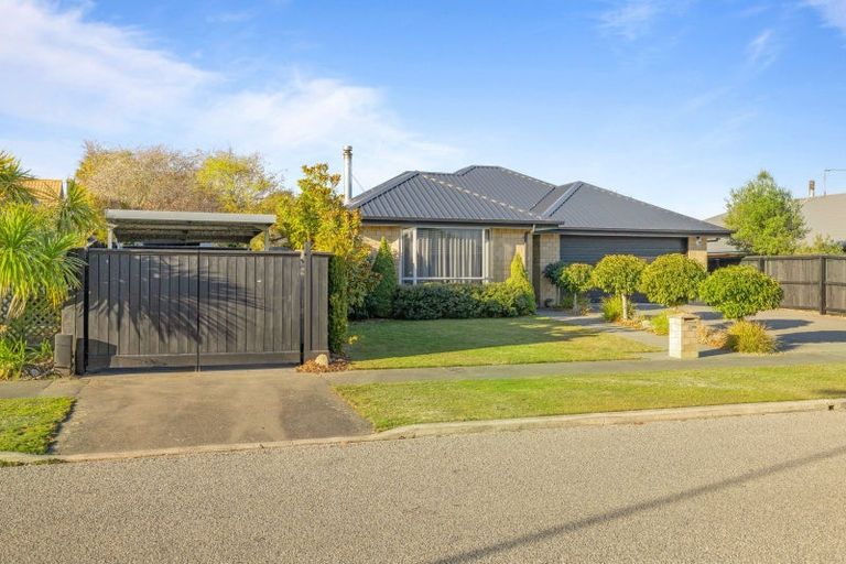 Photo of property in 33 Broadhaven Avenue, Parklands, Christchurch, 8083