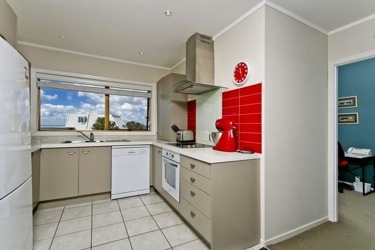 Photo of property in 1/2 Morice Place, Torbay, Auckland, 0630