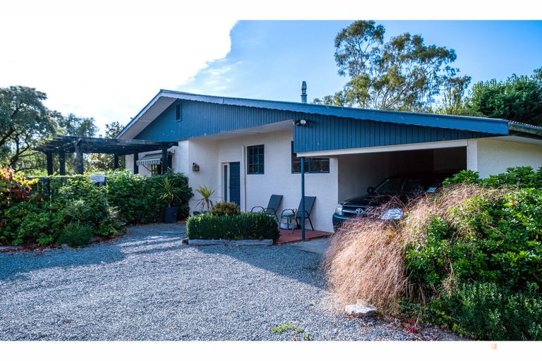 Photo of property in 72 Timaru Road, Waimate, 7924