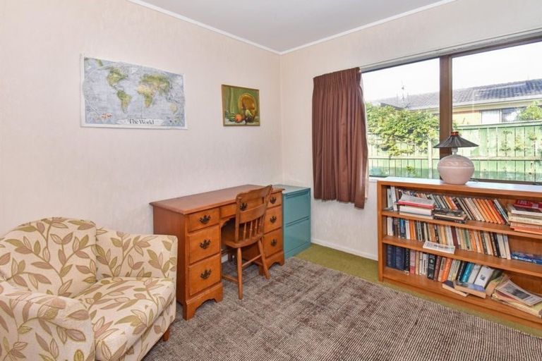 Photo of property in 1/32 Queen Street, Papakura, 2110