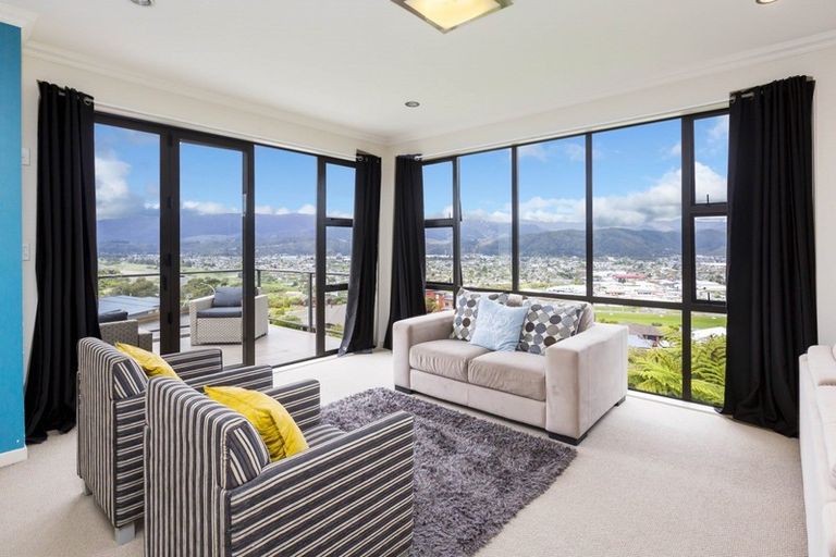 Photo of property in 15 Swain Grove, Riverstone Terraces, Upper Hutt, 5018