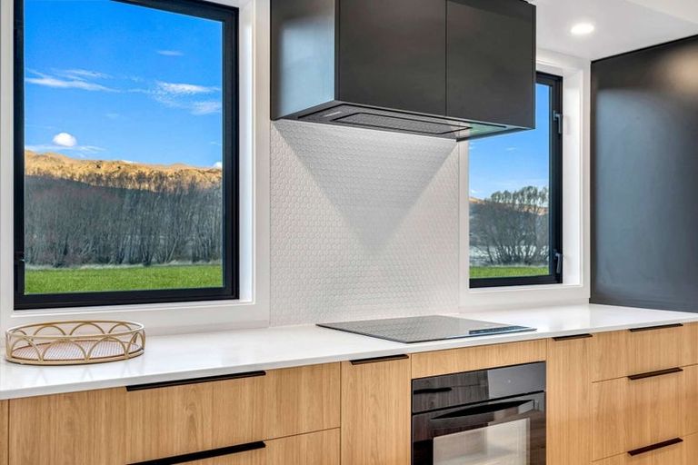 Photo of property in 14 Arion Court, Mount Pisa, Cromwell, 9383