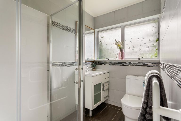 Photo of property in 2/12 Park Estate Road, Rosehill, Papakura, 2113